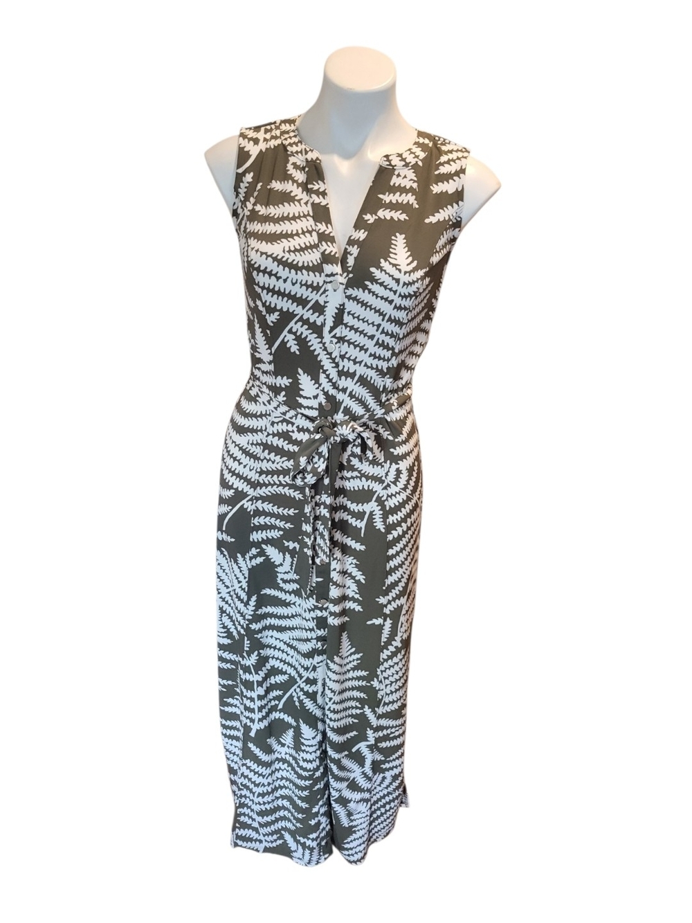 Sleeveless Green and White Fern Print Tie-Waist Dress